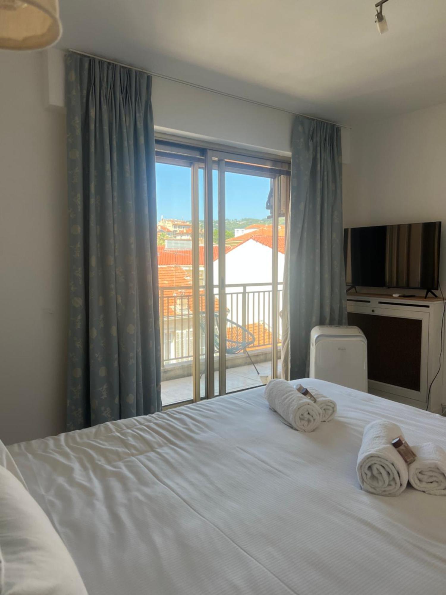 Appartement -300m Palais- Seaview-a/c-wifi-spacieux *